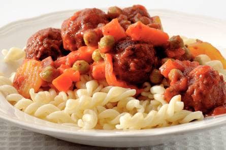 Krinkelpasta met kreukelgroente en balletjes
