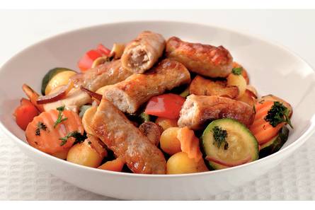 Aardappelschotel met chipolataworstjes