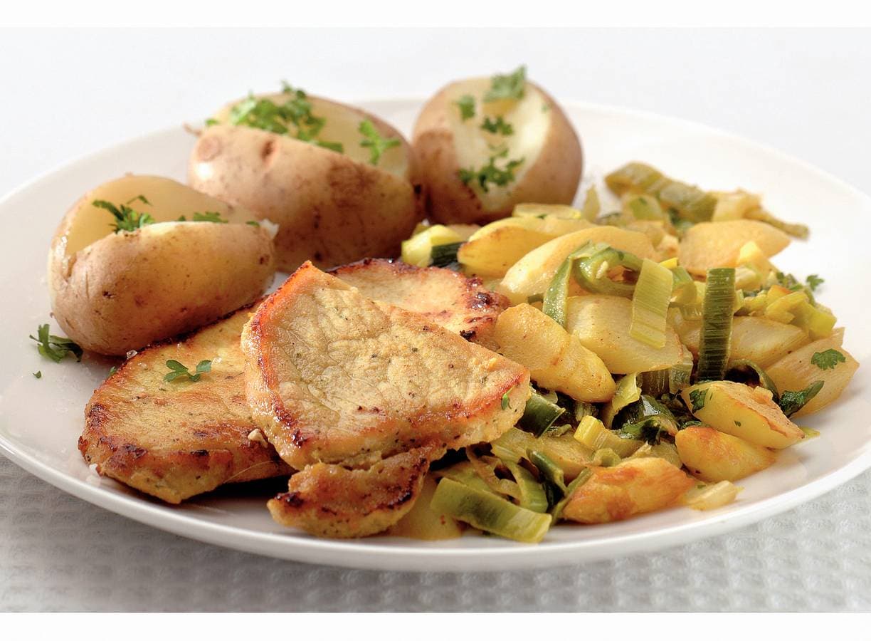 Gewokte asperges en prei met varkensfilet
