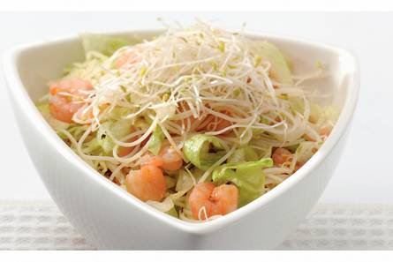 Oosterse noedelsalade met garnalen