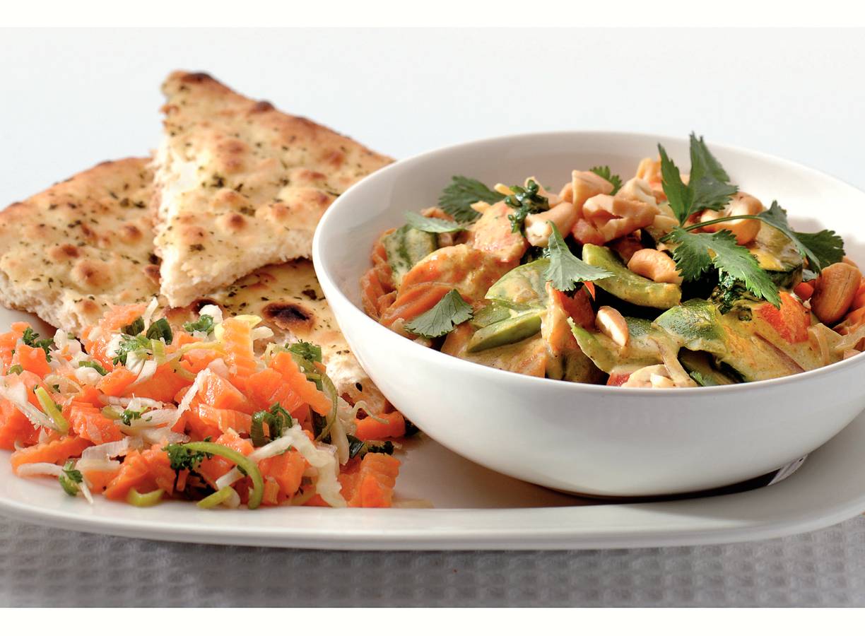 Kokoscurry met wortelsalade
