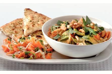 Kokoscurry met wortelsalade