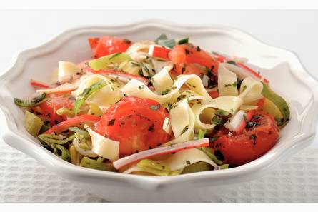 Pasta met surimi en verse tomatensaus