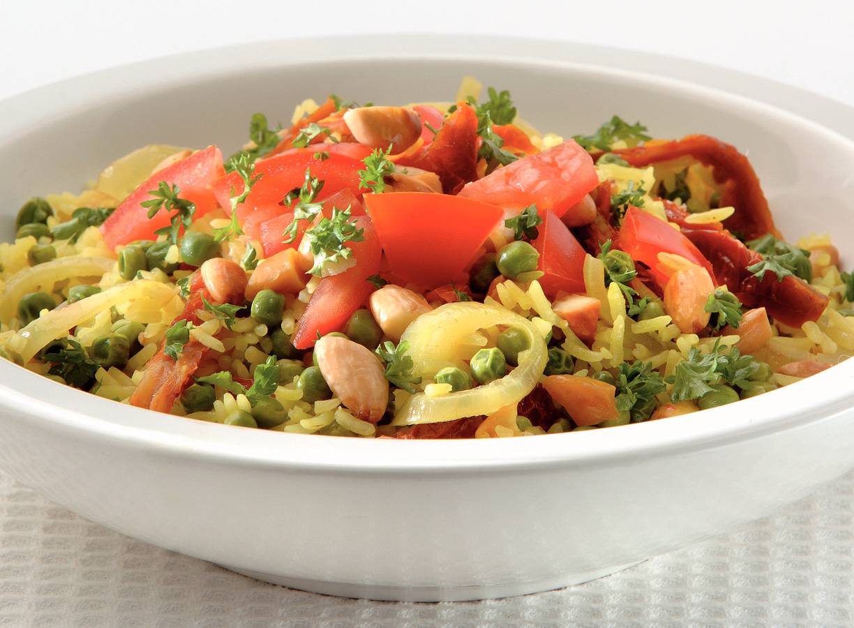 Vegetarische amandelpaella met gedroogde tomaten