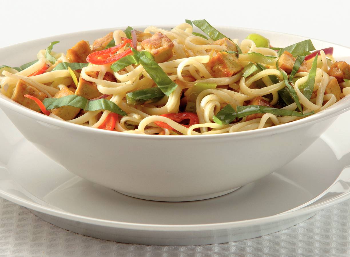 Thaise mie met kruidige tofublokjes