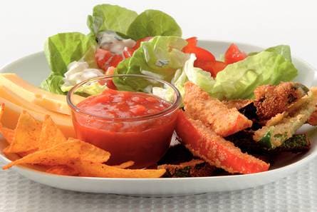Ratatouille- en kaasfriet met salsa