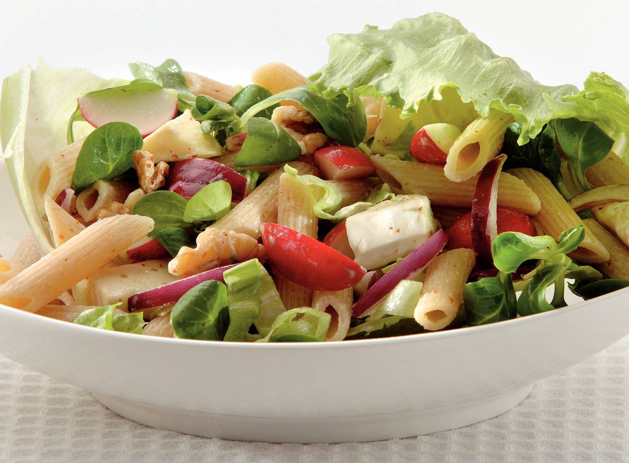 Pastasalade met brie en walnoten