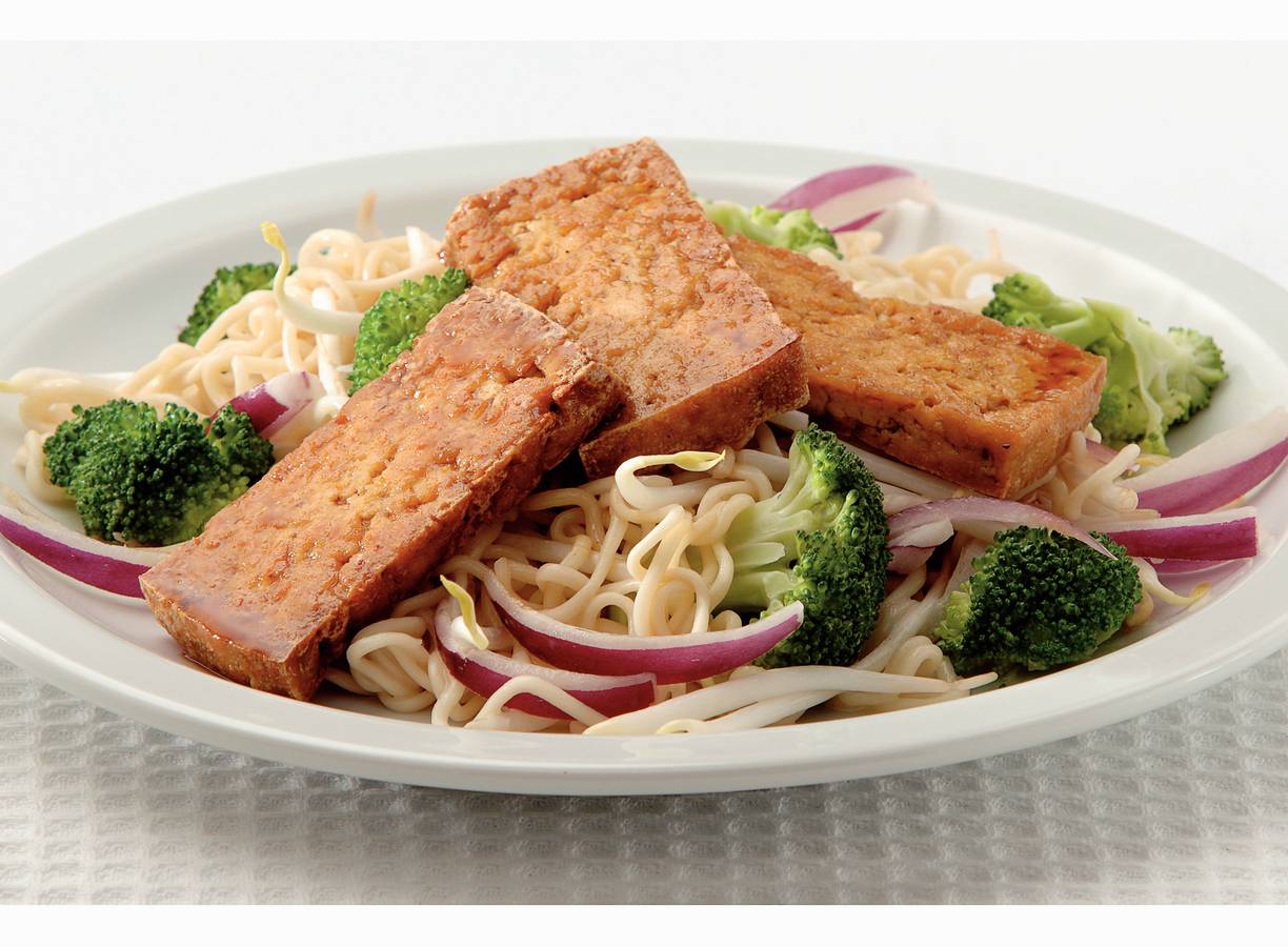 Krokante tofu met Thaise noedelsalade