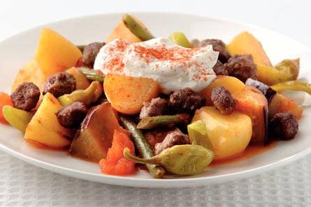 Turkse groenten met yoghurt en gehakt