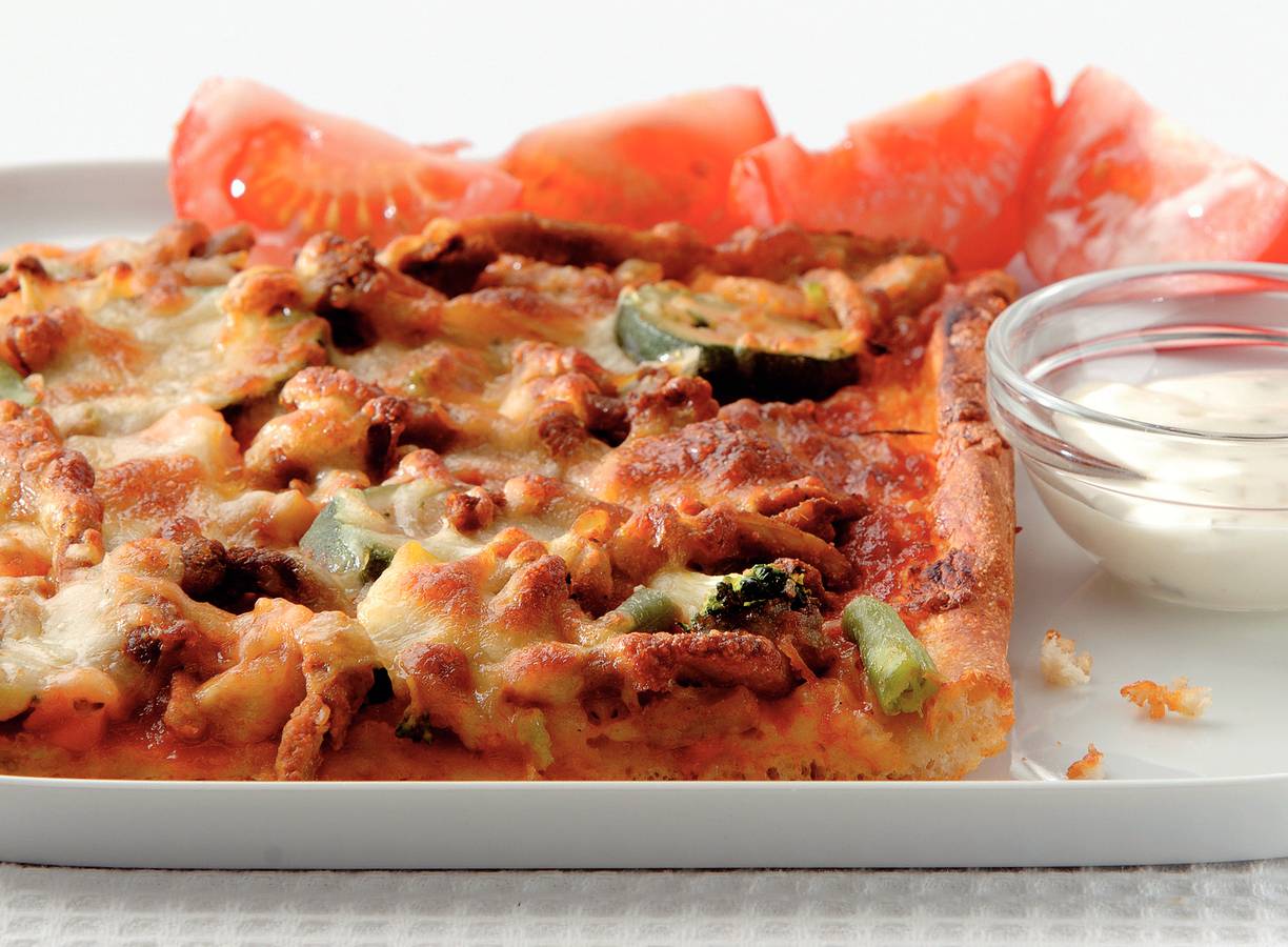 Shoarmapizza met knoflooksaus