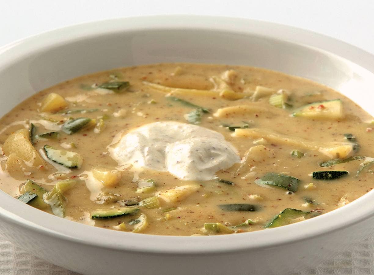 Mosterdsoep met courgette en prei