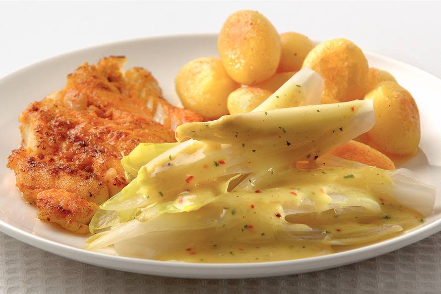 spicy kabeljauw met witlof en kerriesaus - recept - allerhande