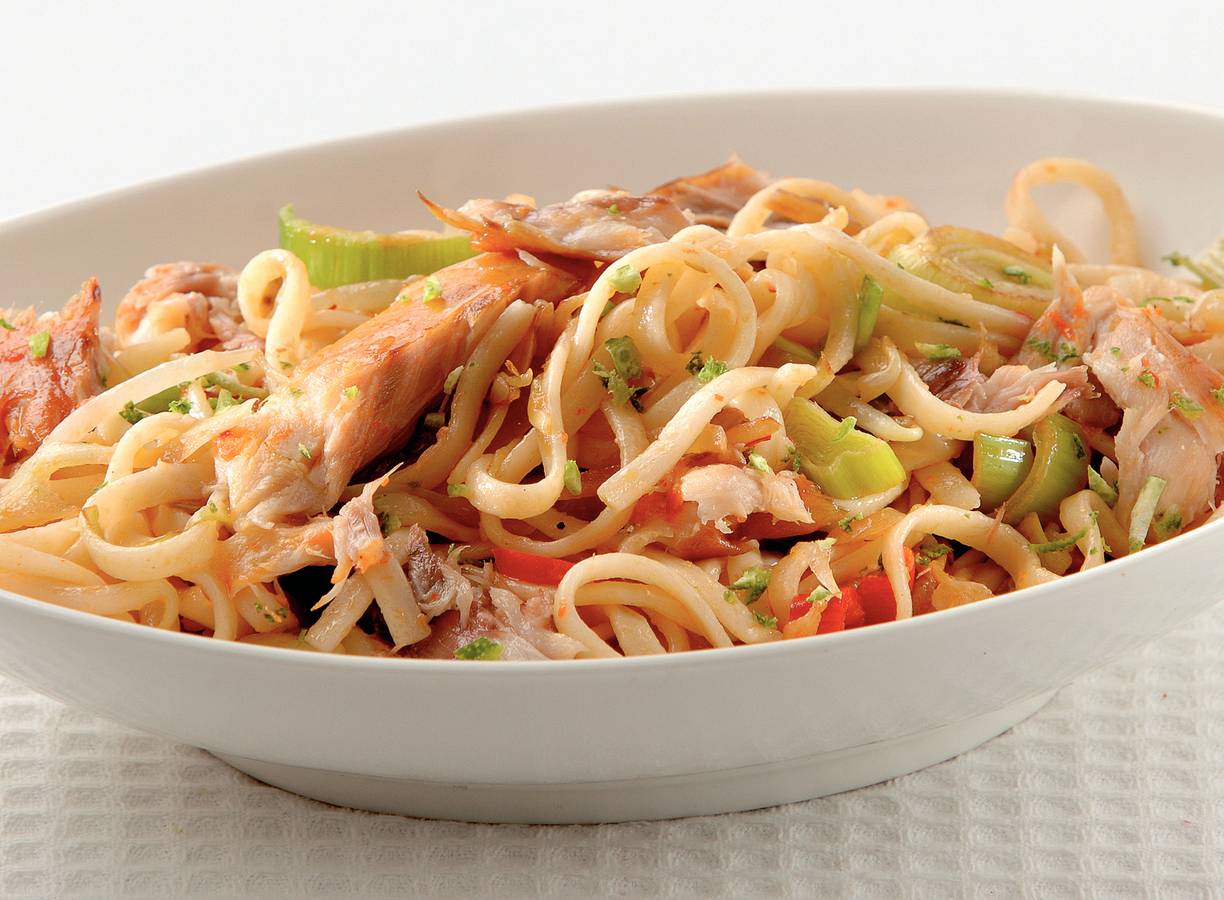 Bami met limoen en gerookte makreel