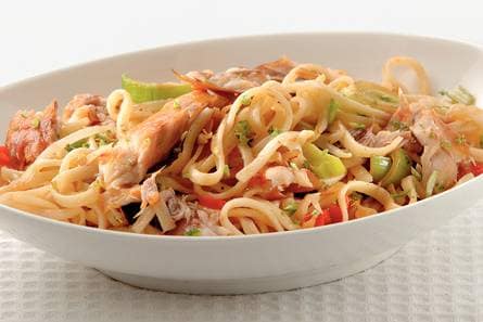 Bami met limoen en gerookte makreel