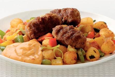 Kebab en gewokte paprika met krieltjes