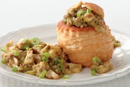 Pasteitjes met bosuitjes en champignons