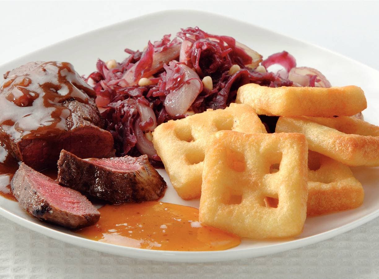 Hertenbiefstuk met rodekool en balsamico