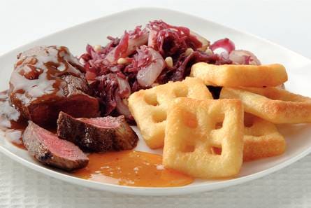 Hertenbiefstuk met rodekool en balsamico