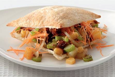 Bladerdeegsandwich met peer en kaas