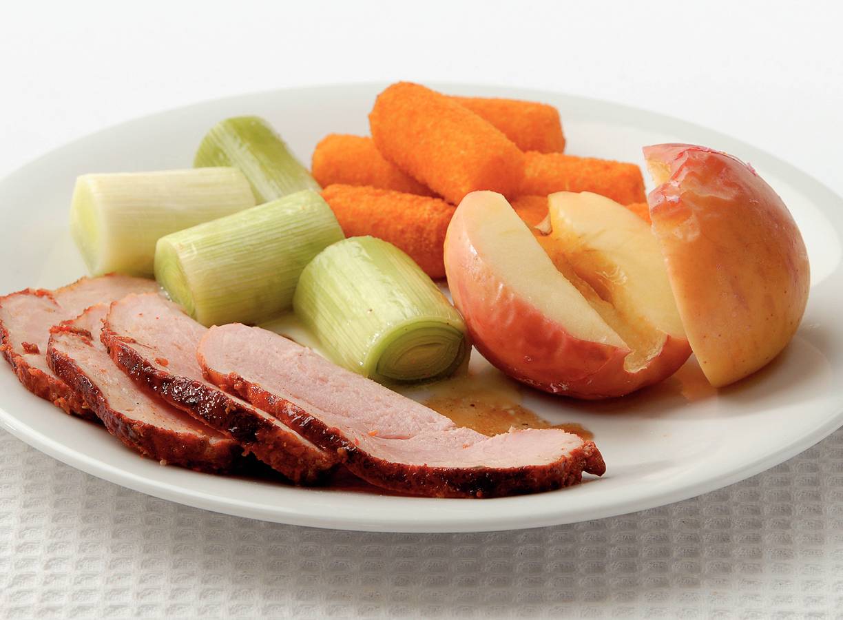 Beenham met gepofte appel uit de oven
