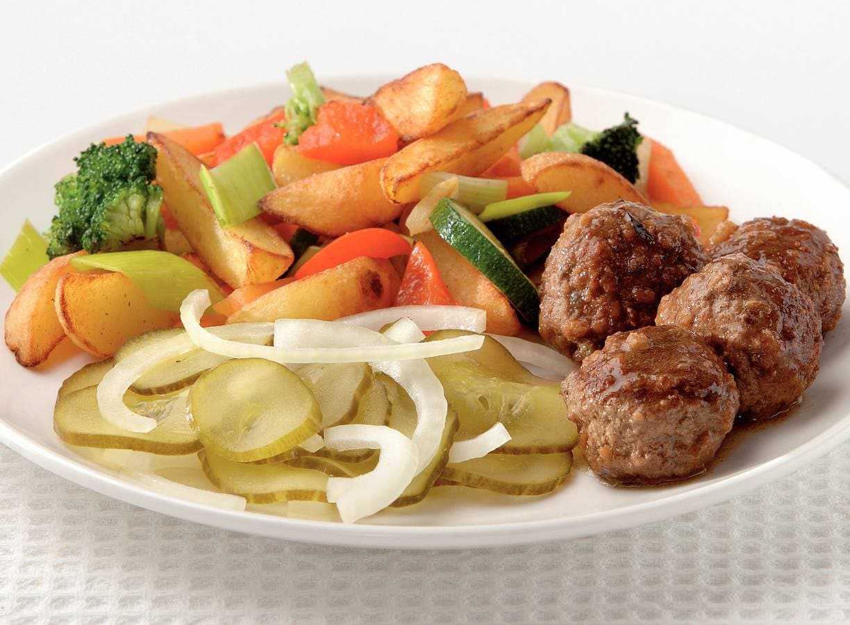 Gehaktballetjes met komkommersalade
