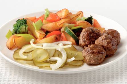 Gehaktballetjes met komkommersalade