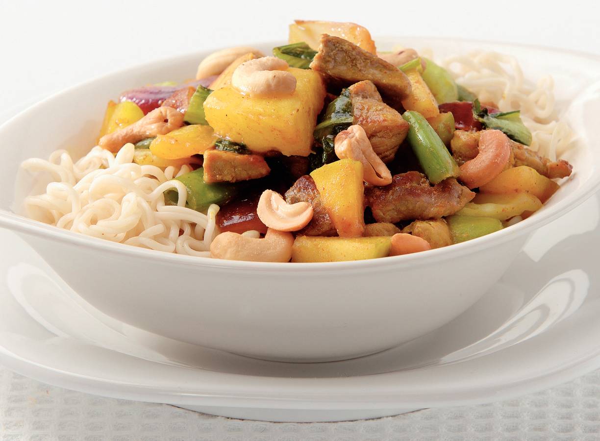Noedels met paksoi en wokfruit