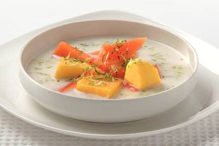Kokossoep met fruitsalade