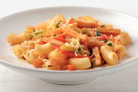 Macaroni met gerookte kip en kaas
