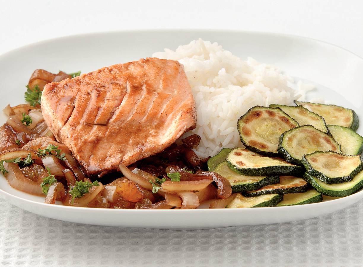 Zalm in balsamicojus met courgette