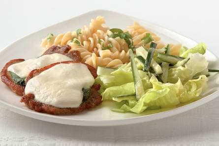 Filetlapjes met mozzarella en basilicum