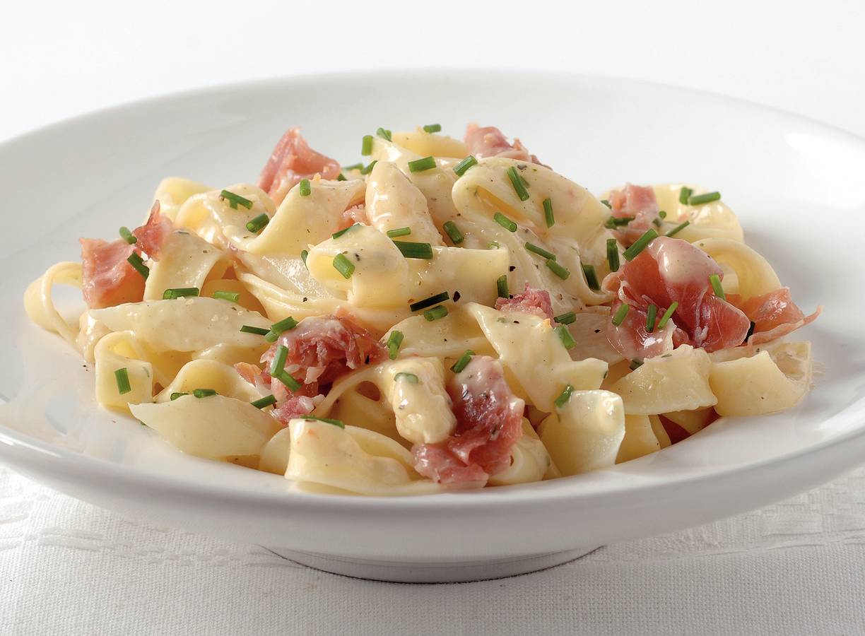 Tagliatelle met asperges en Parmaham