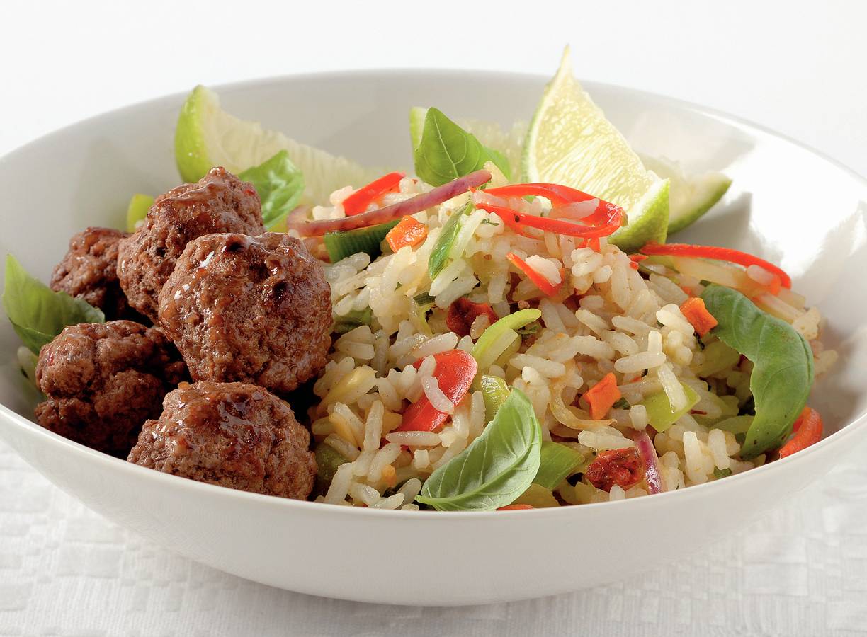 Thaise nasi met minigehaktballetjes