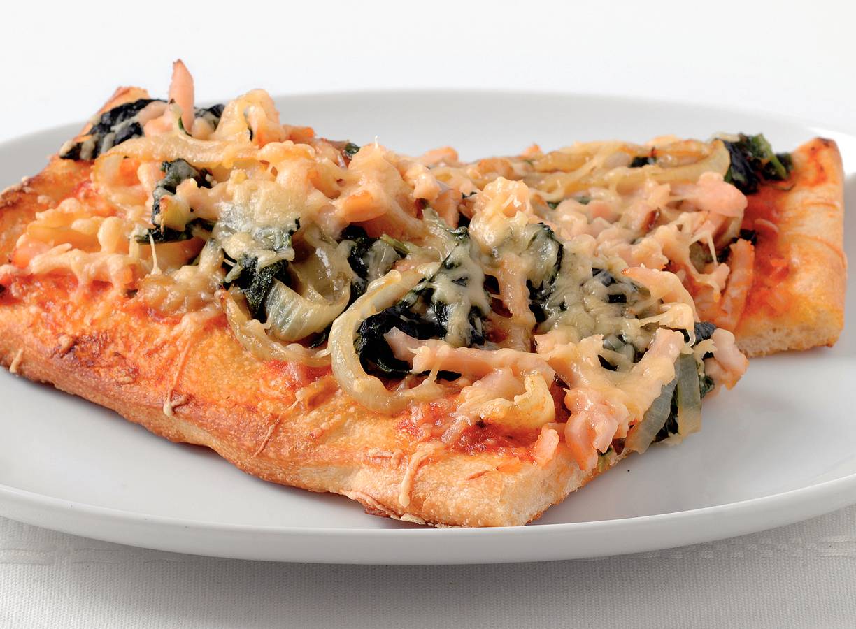 Spinaziepizza met gerookte kip