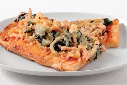 Spinaziepizza met gerookte kip