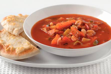 Ste­vi­ge to­ma­ten­soep met kaas­brood­jes