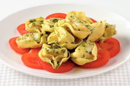 Tortelloni met basilicumsaus