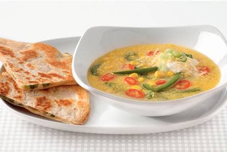 Pittige maïssoep met quesadillas
