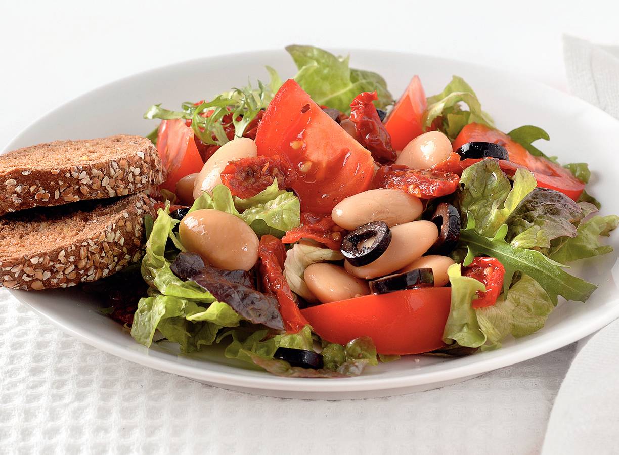 Wittebonensalade met tomaten