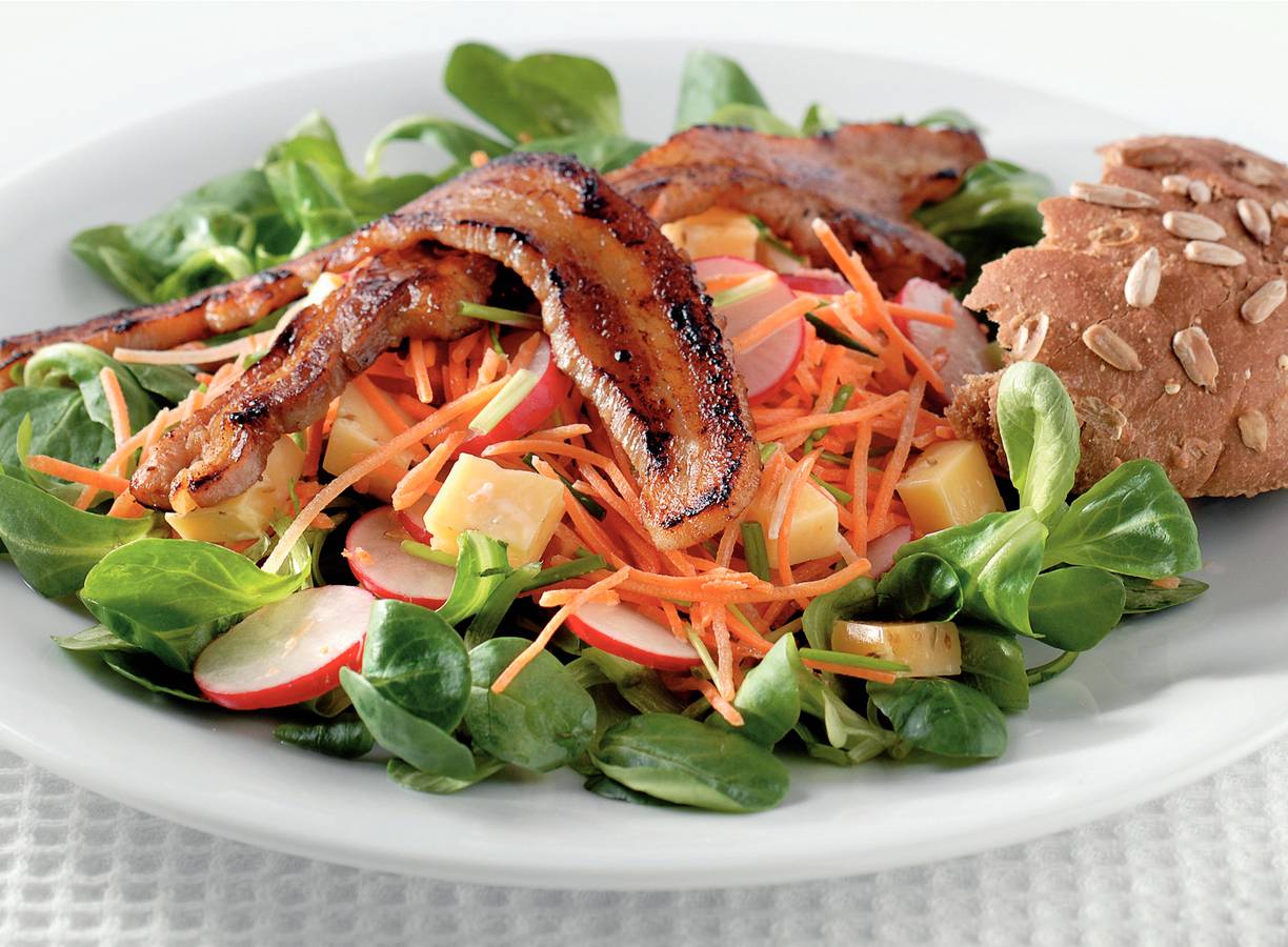 Hollandse maaltijdsalade met spekrepen