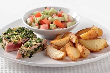 Tonijnsteaks met peterselie-citroenlaagje