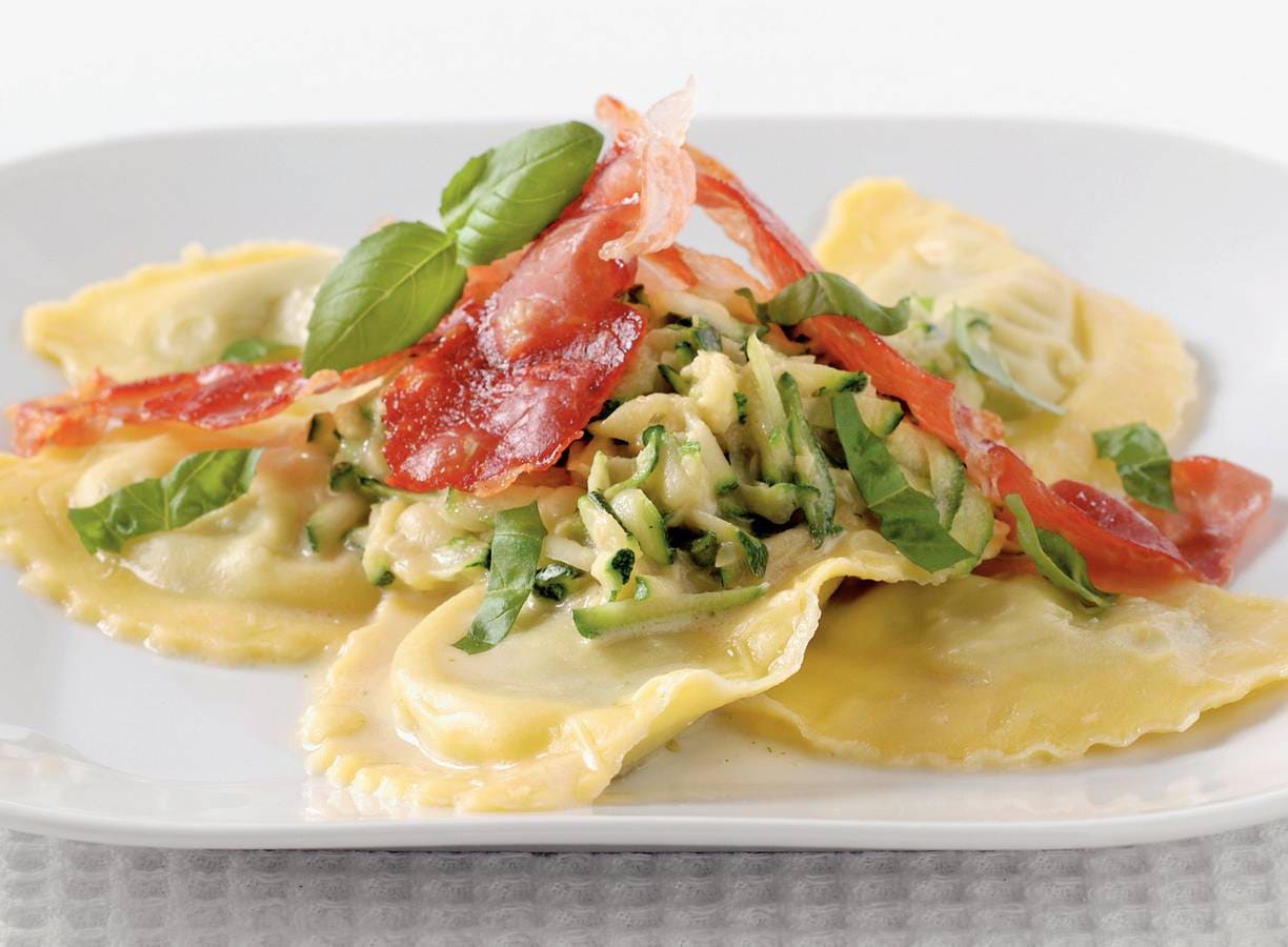 Mezzelune met courgette en krokante ham