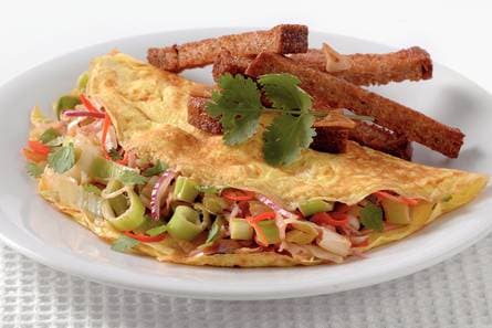 Thaise groenteomelet met knoflooksoldaatjes