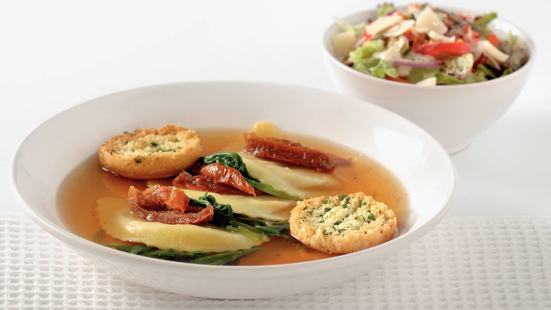 Pasta in bouillon van zongedroogde tomaten recept Allerhande Albert