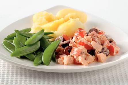 Sugar snaps met zalm-tomatensaus