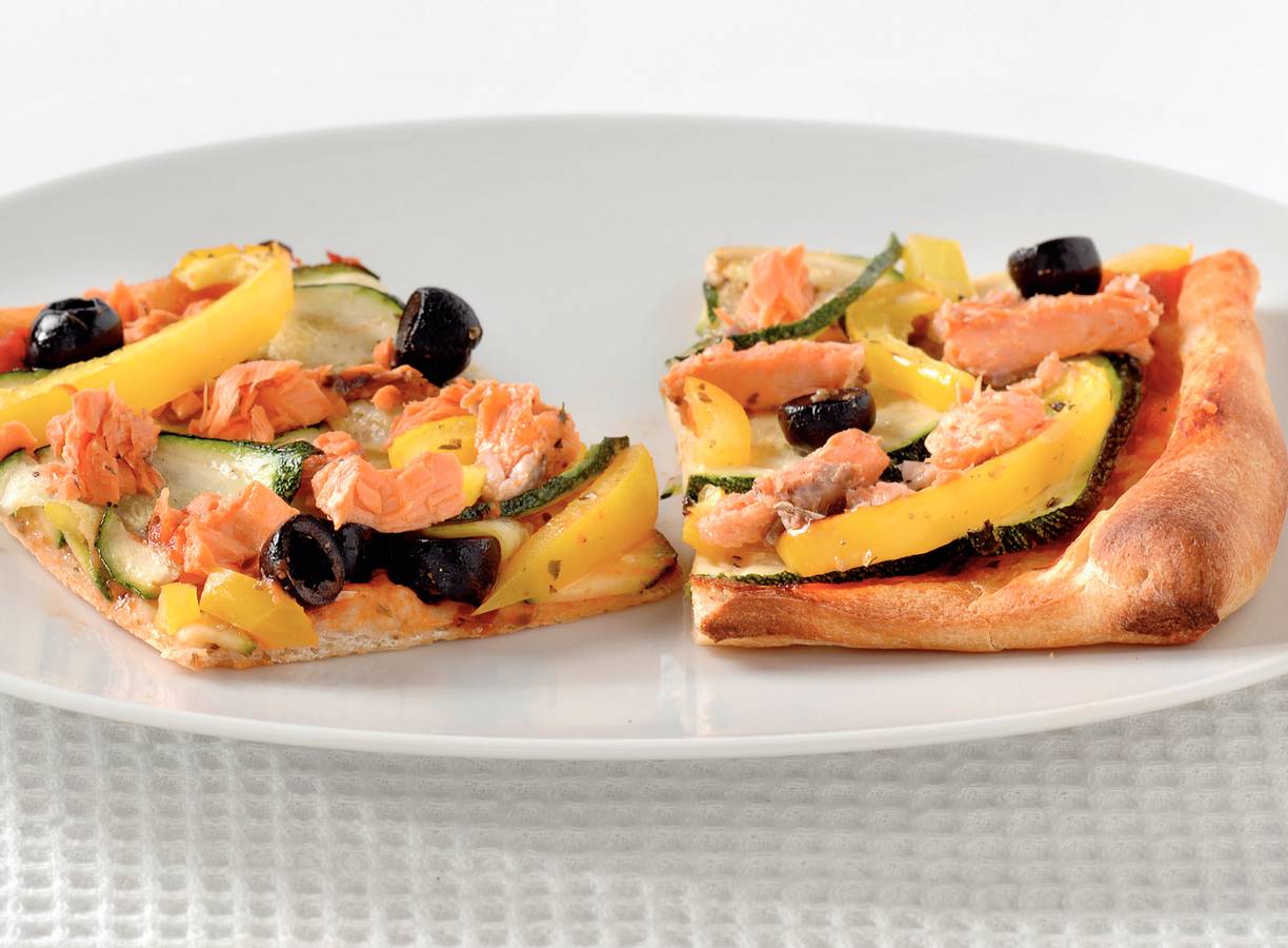 Pizza met courgette en rode zalm