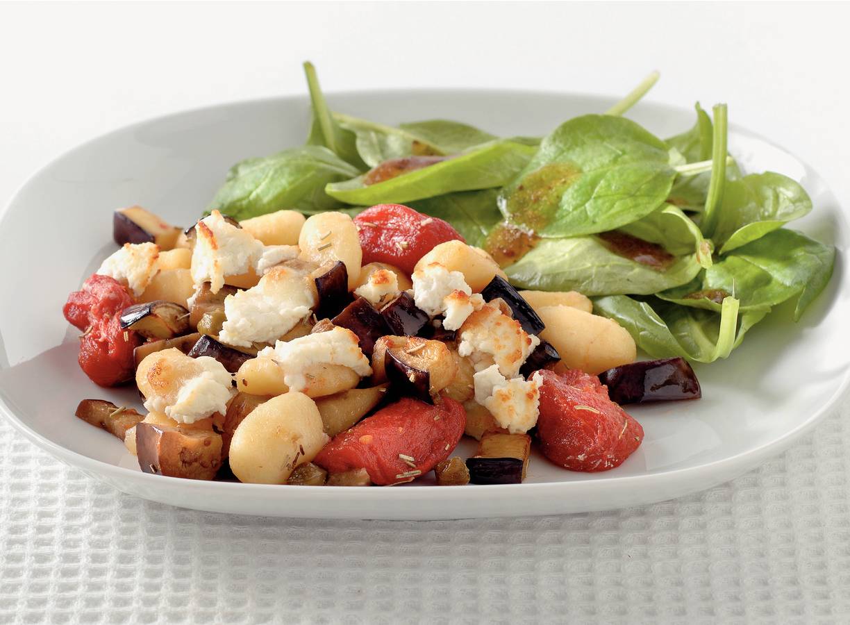 Aubergineschotel met pomodori