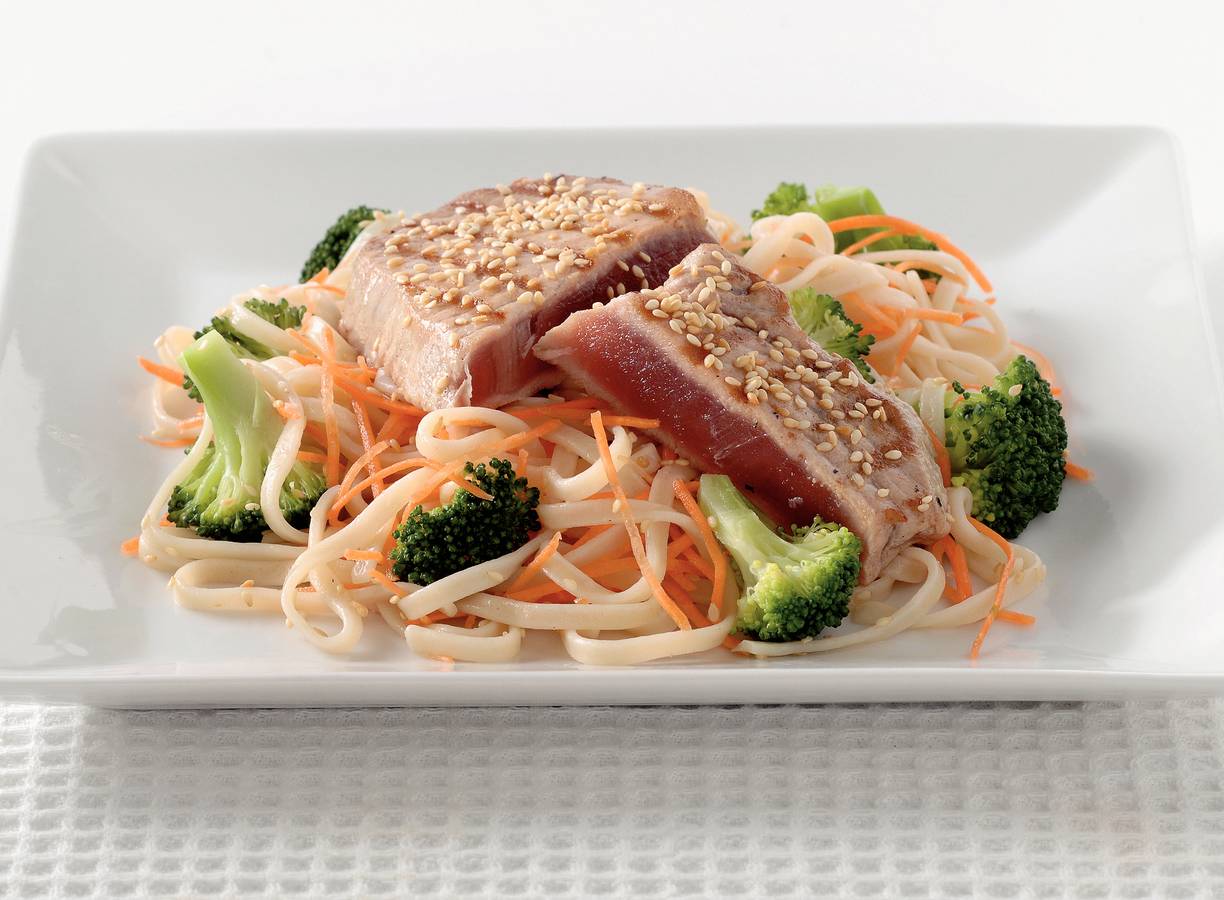 Mie met broccoli en tonijn
