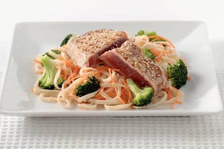 Mie met broccoli en tonijn