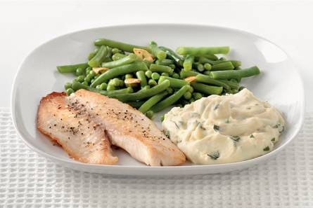 Gebakken tilapia met romige aardappelpuree
